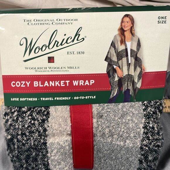 New Unused Woolrich Cozy Blanket Wrap- black/gray - Picture 4 of 4